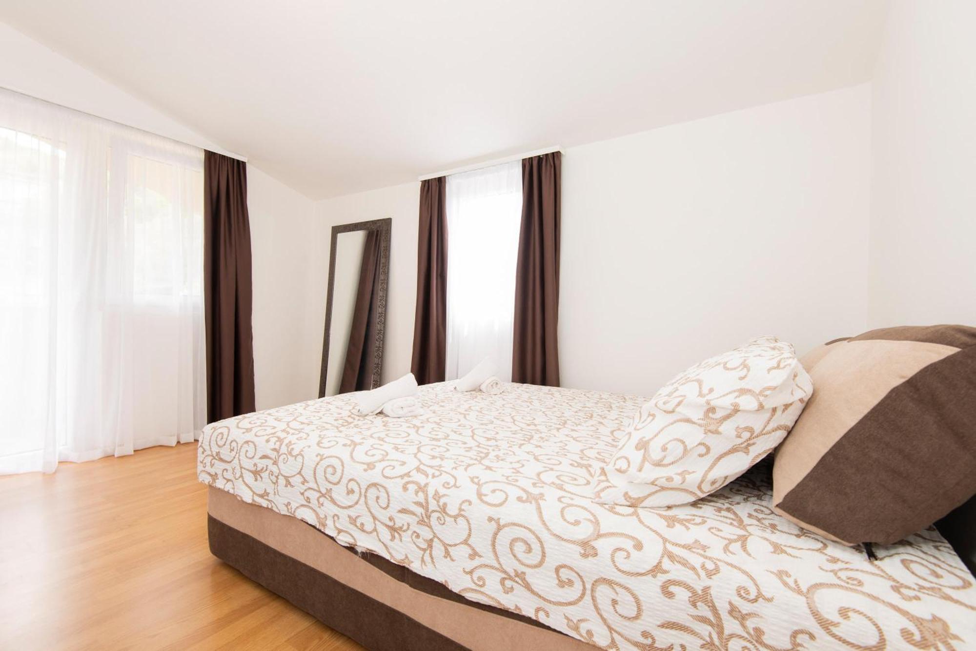 Hillside Vista Apartments Tivat Exterior foto